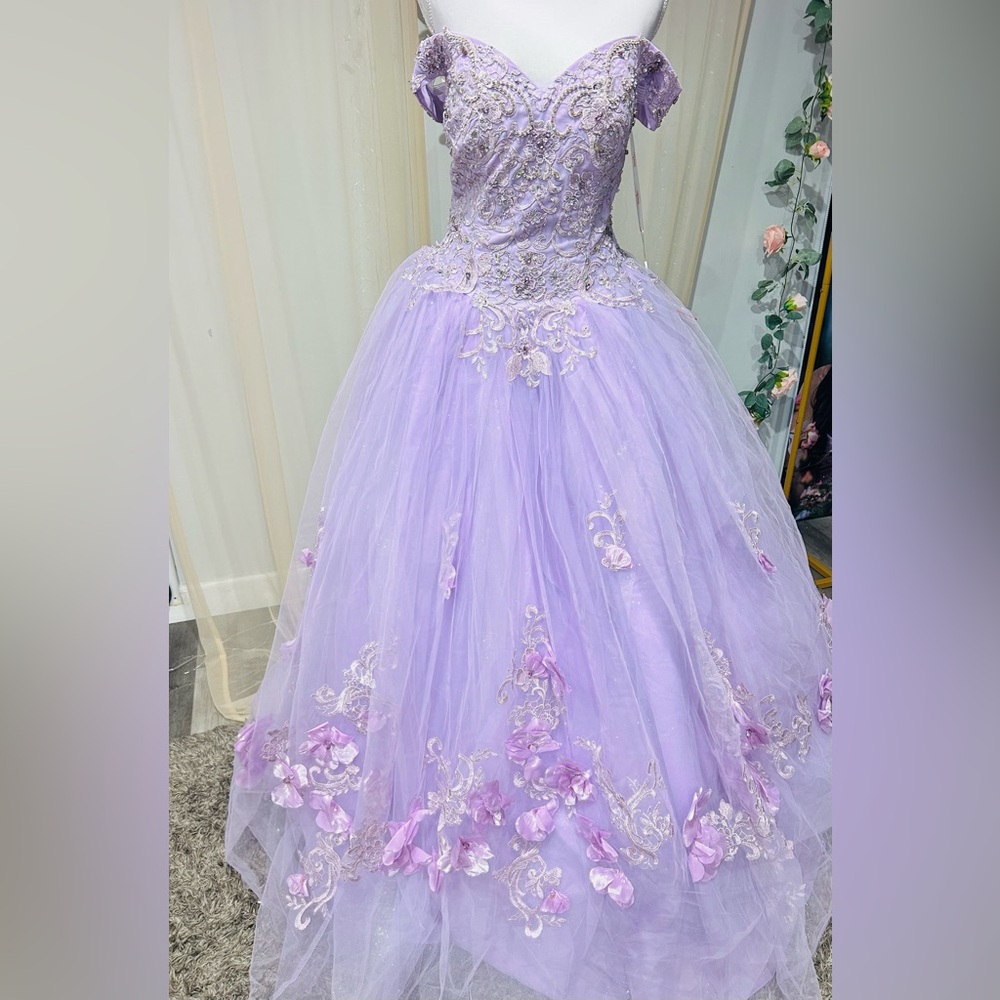 Dancing Queen Lavender Quinceañera  Gown Floral Appliqué Tulle Princess Dress